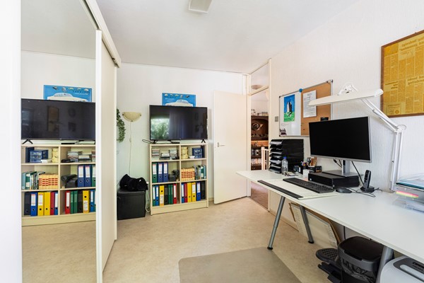Foto - Te koop: Goed onderhouden tussenwoning in rustige woonwijk!